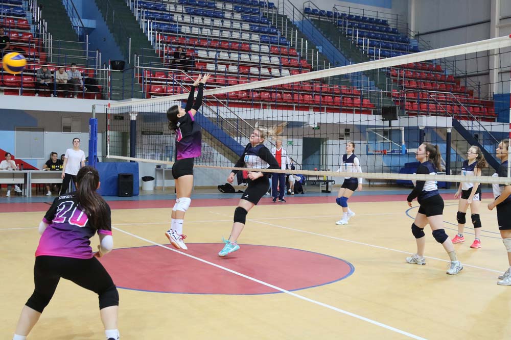 Завершился открытый кубок спортивного клуба НИУ «БелГУ» по волейболу среди женских команд