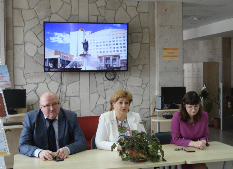 События НИУ «БелГУ» в рамках диалога поколений студенты университета встретились с автором символики ниу «белгу»
