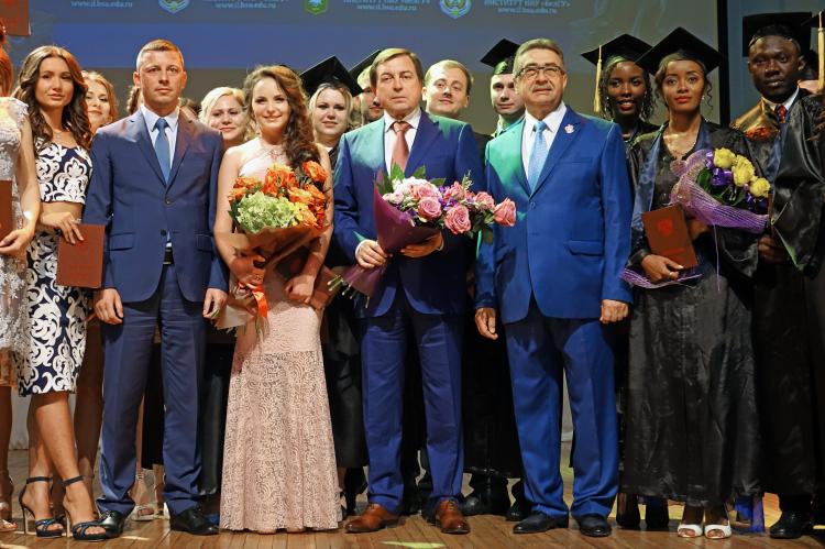События НИУ «БелГУ» более половины выпускников юридического института получили  дипломы с отличием